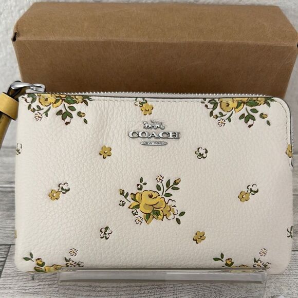 Coach Floral Corner Zip Wristlet NWT - Picture 1 of 13